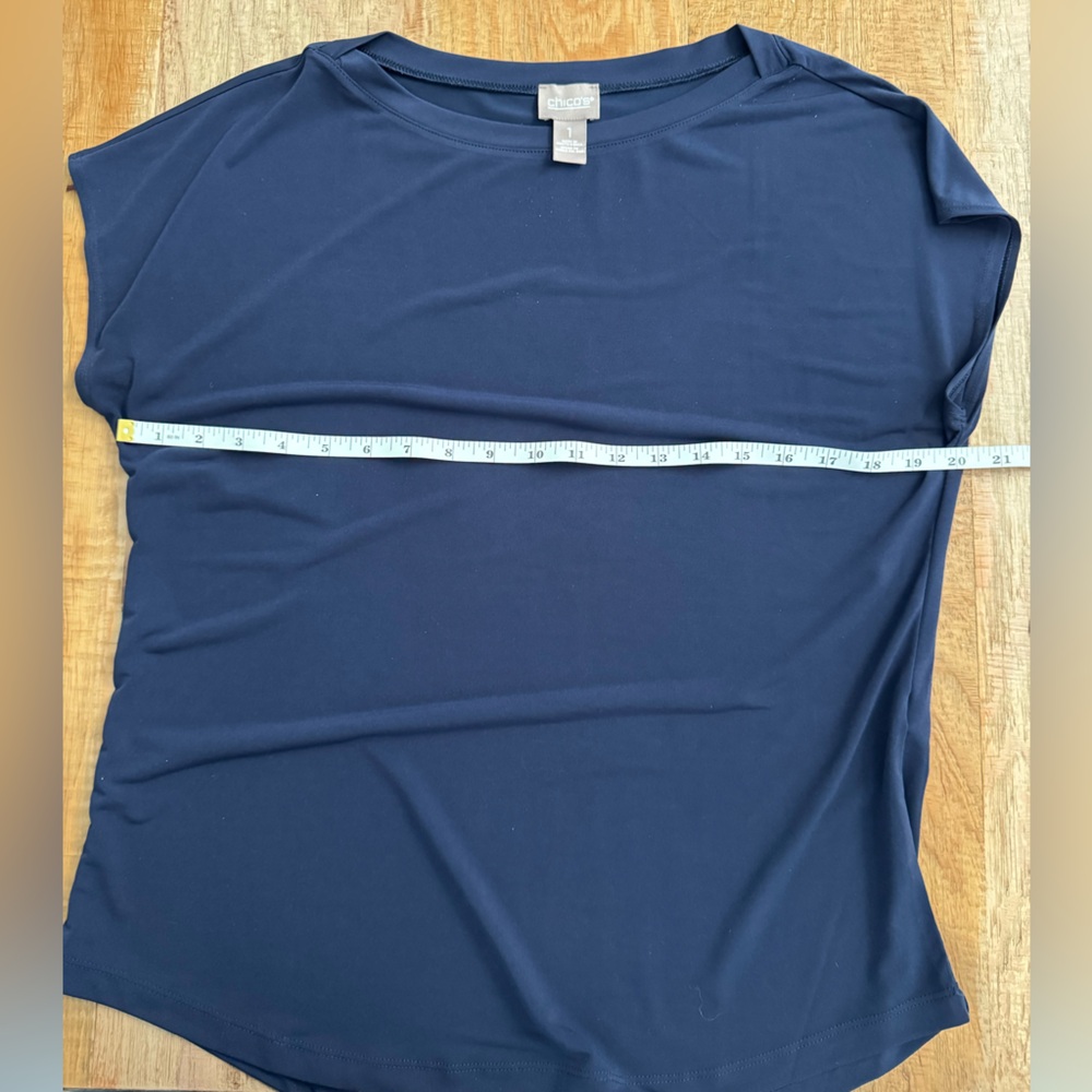 Chico's Size 1 Navy Blue Cap Sleeve Lightweight Relaxed Top size Medium - Picture 5 of 6